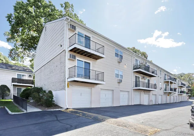 Photo 3 of Condo for sale at 280 Parkside Dr, Ramapo, NY 10901 | MLS# 1061261 | Listing updated on 2026-10-11