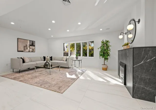 Photo 2 of Single family home for sale at 85-35 Midland Pkwy, New York, NY 11432 | MLS# 1061269 | Listing updated on 2026-10-26