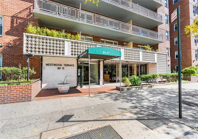 Condo for sale at 8915 Parsons Blvd #11D, New York, NY 11432 | MLS# 1061271