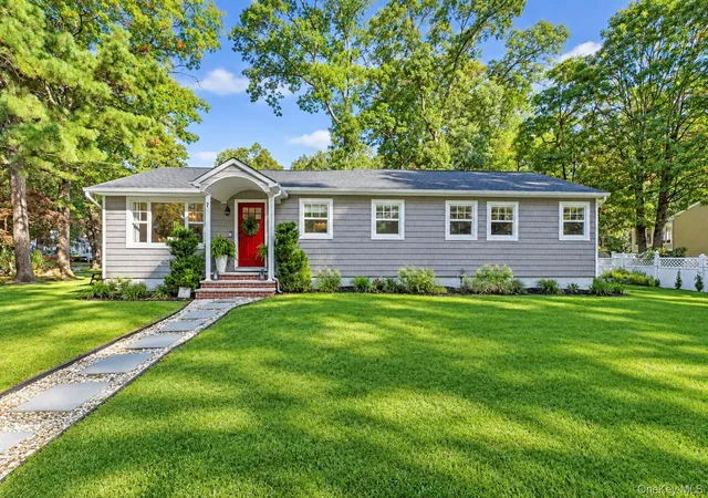 Photo 1 of Single family home for sale at 7 Centerview Trl, Ridge, NY 11961 | MLS# 1061327 | Listing updated on 2026-10-12