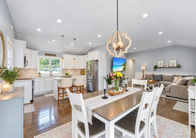 Photo 3 of Single family home for sale at 7 Centerview Trl, Ridge, NY 11961 | MLS# 1061327 | Listing updated on 2026-10-12
