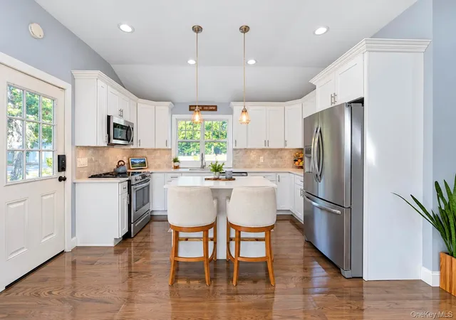 Photo 4 of Single family home for sale at 7 Centerview Trl, Ridge, NY 11961 | MLS# 1061327 | Listing updated on 2026-10-12
