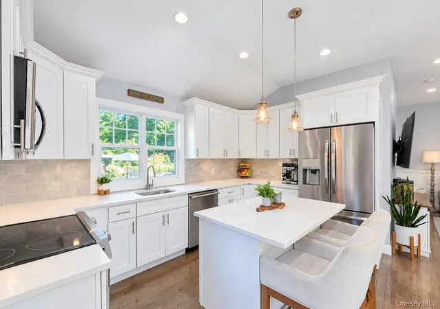 Photo 3 of Single family home for sale at 7 Centerview Trl, Ridge, NY 11961 | MLS# 1061327 | Listing updated on 2026-10-12