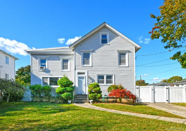 Photo 1 of Single family home for sale at 2086 Washington Ave, Seaford, NY 11783 | MLS# 1061357 | Listing updated on 2026-10-11
