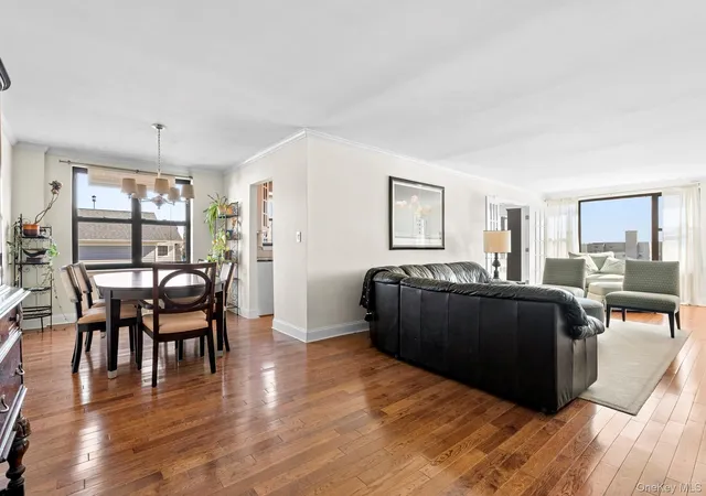 Photo 2 of House for sale at 333 E Broadway #2D, Long Beach, NY 11561 | MLS# 1061358 | Listing updated on 2026-10-23