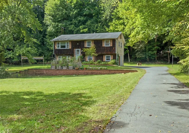 Single family home for sale at 49 W Burda Pl, Clarkstown, NY 10956 | MLS# 1061368