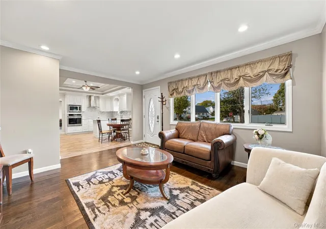 Photo 4 of Single family home for sale at 564 Middle St, Babylon, NY 11703 | MLS# 1061381 | Listing updated on 2026-10-29