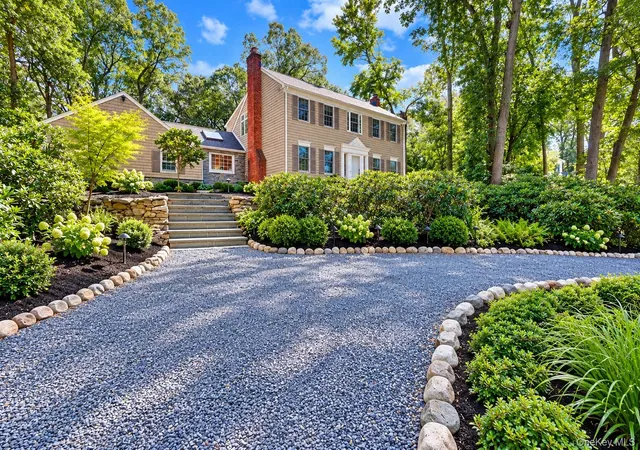 Photo 2 of Single family home for sale at 6 Ml River Rd, Setauket, NY 11733 | MLS# 1061414 | Listing updated on 2026-10-12