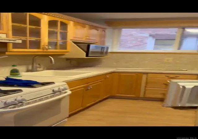 Listing Photo 5 - Condo for sale in building located at 326 E 48th St, Brooklyn, NY 11203