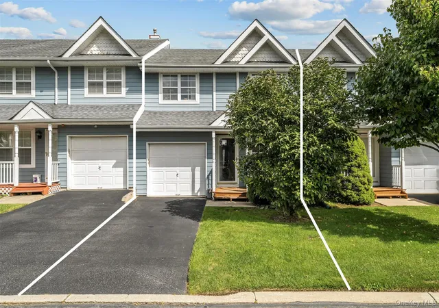 Photo 1 of Single family home for sale at 5 Spruce Ln, Islip, NY 11722 | MLS# 1061450 | Listing updated on 2026-10-13