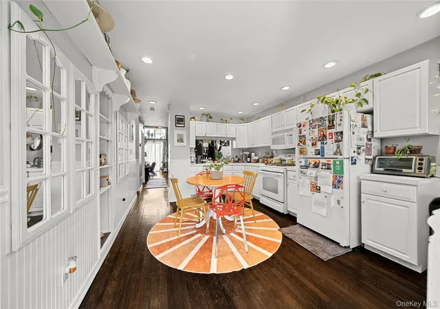 Photo 3 of Single family home for sale at 5 Spruce Ln, Islip, NY 11722 | MLS# 1061450 | Listing updated on 2026-10-13