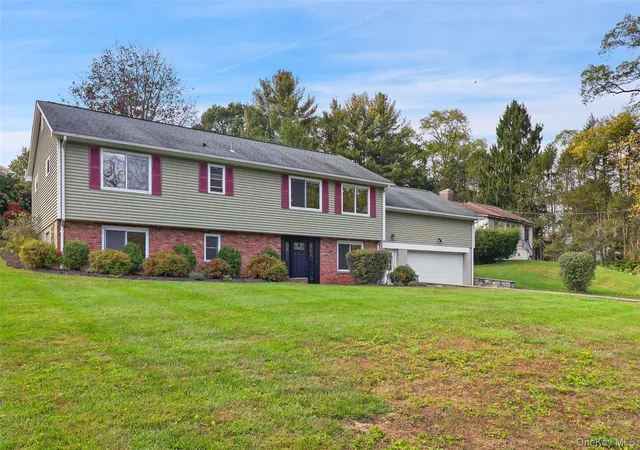 Photo 1 of Single family home for sale at 25 Hill St, Mahopac, NY 10541 | MLS# 1061470 | Listing updated on 2026-10-17