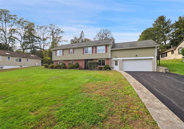 Photo 2 of Single family home for sale at 25 Hill St, Mahopac, NY 10541 | MLS# 1061470 | Listing updated on 2026-10-17
