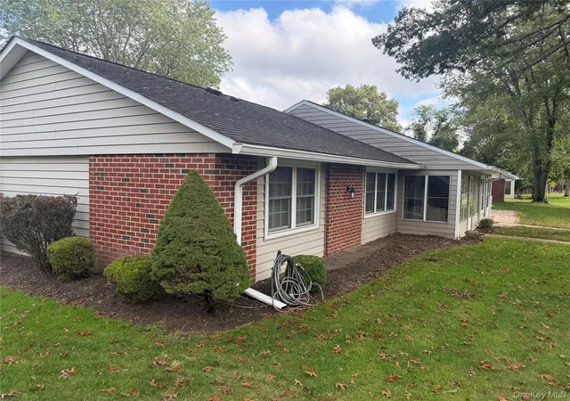 Listing Photo 2 - Condo for sale in building located at 222 Blackpool Ct, Brookhaven, NY 11961 - Unit #A