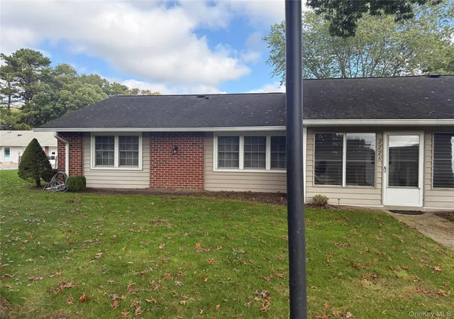 Listing Photo 3 - Condo for sale in building located at 222 Blackpool Ct, Brookhaven, NY 11961 - Unit #A