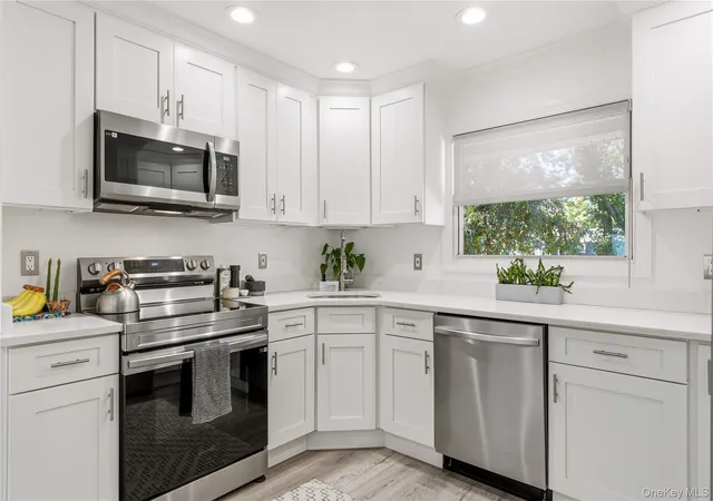 Photo 3 of Single family home for sale at 7 Charm City Dr, Port Jefferson Station, NY 11776 | MLS# 1061522 | Listing updated on 2026-10-12