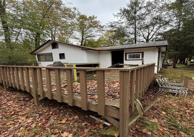 Photo 2 of Single family home for sale at 6 W Oakland Dr, White Lake, NY 12786 | MLS# 1061593 | Listing updated on 2026-10-12