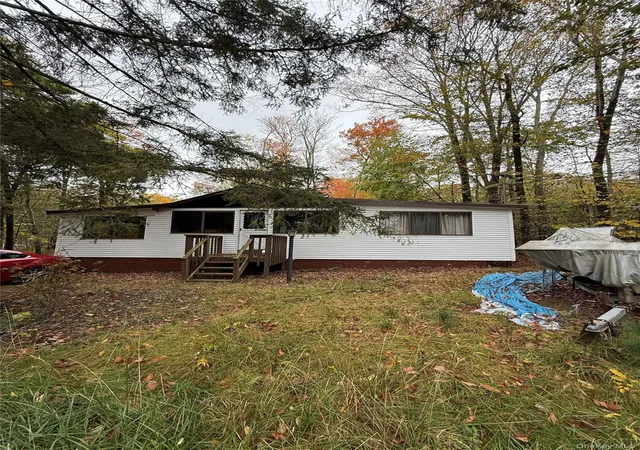 Photo 3 of Single family home for sale at 6 W Oakland Dr, White Lake, NY 12786 | MLS# 1061593 | Listing updated on 2026-10-12