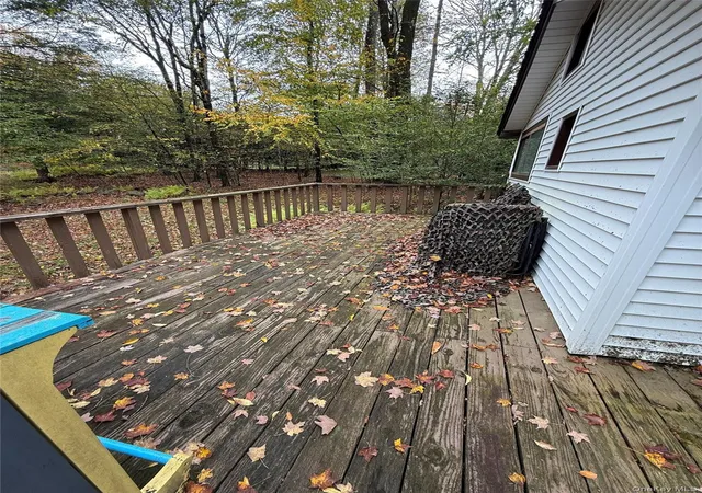 Photo 3 of Single family home for sale at 6 W Oakland Dr, White Lake, NY 12786 | MLS# 1061593 | Listing updated on 2026-10-12
