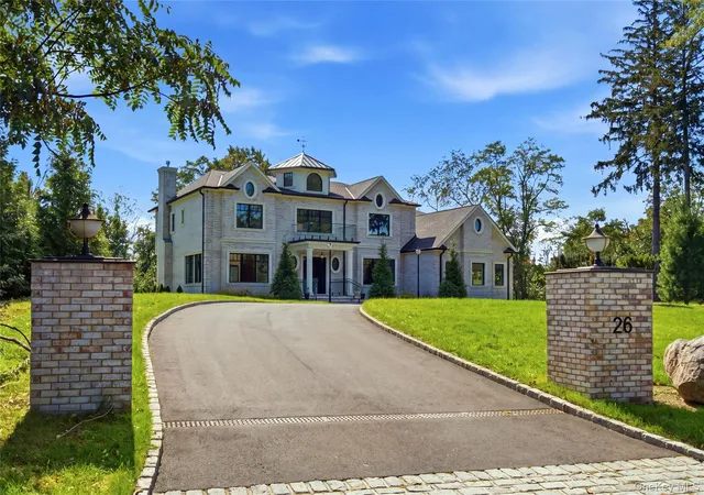 Single family home for sale at 26 Saint Andrews Ct, North Hempstead, NY 11568 | MLS# 1061622