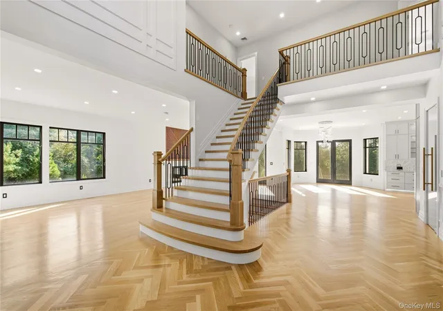 Photo 4 of Single family home for sale at 26 Saint Andrews Ct, North Hempstead, NY 11568 | MLS# 1061622 | Listing updated on 2026-10-26