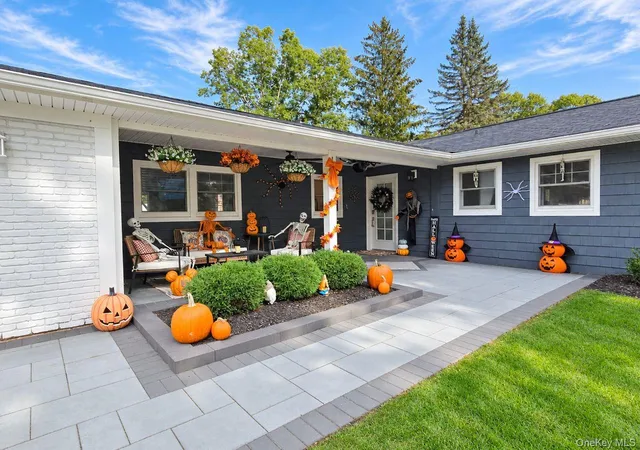 Photo 1 of Single family home for sale at 25 Stratton Ln, Brookhaven, NY 11790 | MLS# 1061646 | Listing updated on 2026-10-17