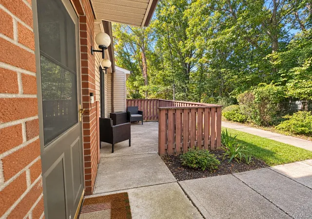 Listing Photo 3 - Condo for sale in building located at 780 Hilltop Ct, Coram, NY 11727