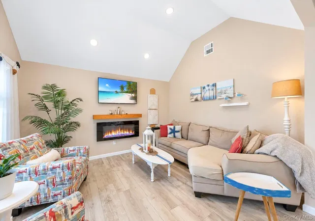 Photo 4 of Single family home for sale at 1435 Brooklyn Blvd, Bay Shore, NY 11706 | MLS# 1061716 | Listing updated on 2026-10-13