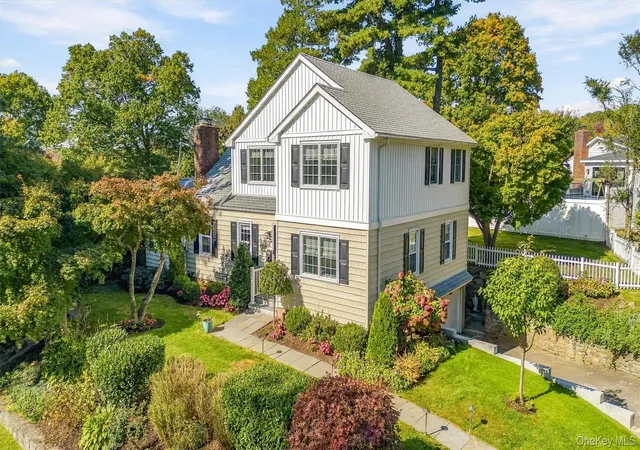 Photo 2 of Single family home for sale at 8 Dale St, White Plains, NY 10605 | MLS# 1061725 | Listing updated on 2026-10-28