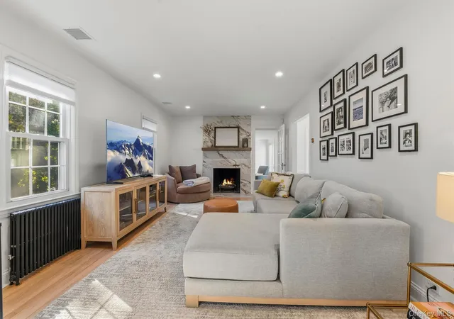 Photo 4 of Single family home for sale at 8 Dale St, White Plains, NY 10605 | MLS# 1061725 | Listing updated on 2026-10-28