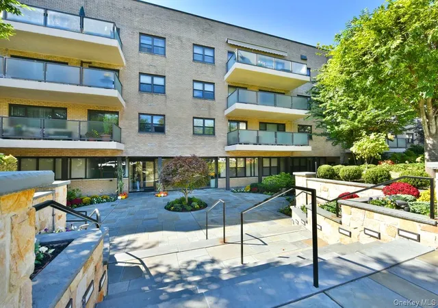 Condo for sale at 22 Park Pl #4S, North Hempstead, NY 11021 | MLS# 1061741