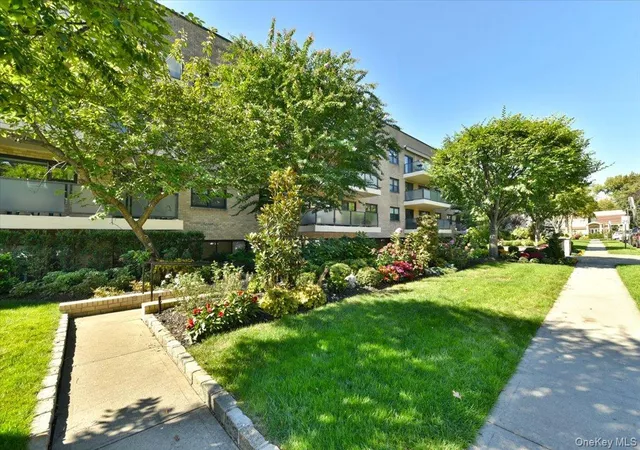 Photo 2 of House for sale at 22 Park Pl #4S, North Hempstead, NY 11021 | MLS# 1061741 | Listing updated on 2026-10-22