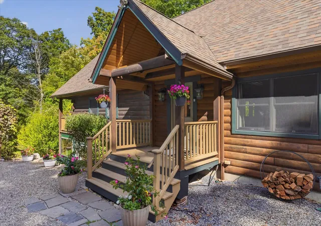 Photo 1 of Single family home for sale at 947 E Mountain Rd S, Philipstown, NY 10516 | MLS# 1061762 | Listing updated on 2026-10-17