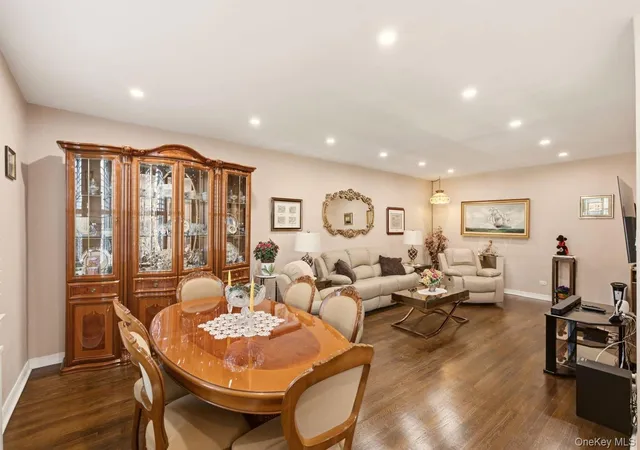 Listing Photo 5 - Condo for sale in building located at 162-41 Powells Cvs Blvd, New York, NY 11357 - Unit #4S