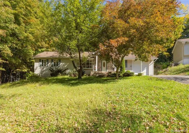 Photo 2 of Single family home for sale at 10 Michelle Dr, Newburgh, NY 12550 | MLS# 1061789 | Listing updated on 2026-10-22