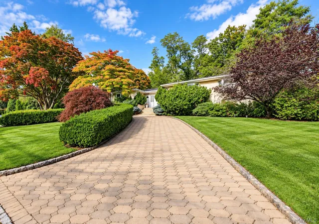 Photo 1 of Single family home for sale at 31 Brendon Hl Rd, Scarsdale, NY 10583 | MLS# 1061797 | Listing updated on 2026-10-18