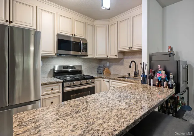Photo 4 of House for sale at 155 Ferris Ave #4E, White Plains, NY 10603 | MLS# 1061913 | Listing updated on 2026-10-21