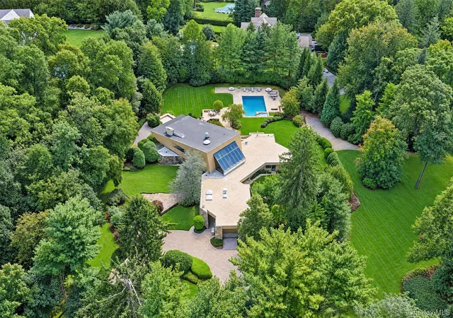 Photo 1 of Single family home for sale at 15 Horseshoe Rd, North Hempstead, NY 11568 | MLS# 1061924 | Listing updated on 2026-10-29