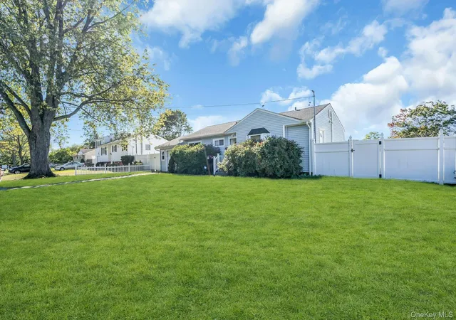 Photo 3 of Single family home for sale at 2710 Heather Ave, Brookhaven, NY 11763 | MLS# 1061933 | Listing updated on 2026-10-27