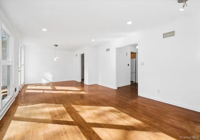Photo 3 of Single family home for sale at 31 Rogers Dr, New Rochelle, NY 10804 | MLS# 1061934 | Listing updated on 2026-10-23