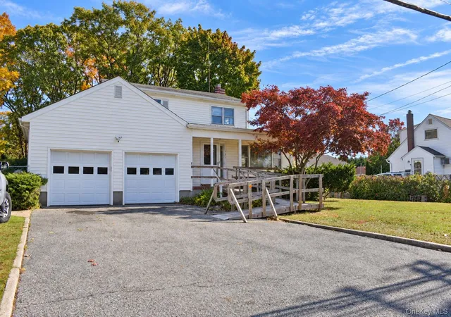 Photo 1 of Single family home for sale at 131 Irish Ln, Islip, NY 11730 | MLS# 1061995 | Listing updated on 2026-10-29