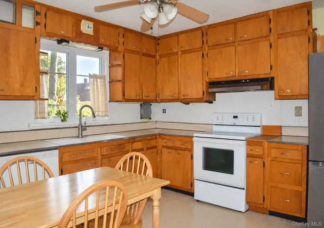 Photo 4 of Single family home for sale at 131 Irish Ln, Islip, NY 11730 | MLS# 1061995 | Listing updated on 2026-10-29