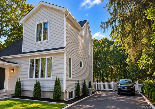 Photo 2 of Single family home for sale at 64 Babylon St, Brookhaven, NY 11950 | MLS# 1061996 | Listing updated on 2026-10-18
