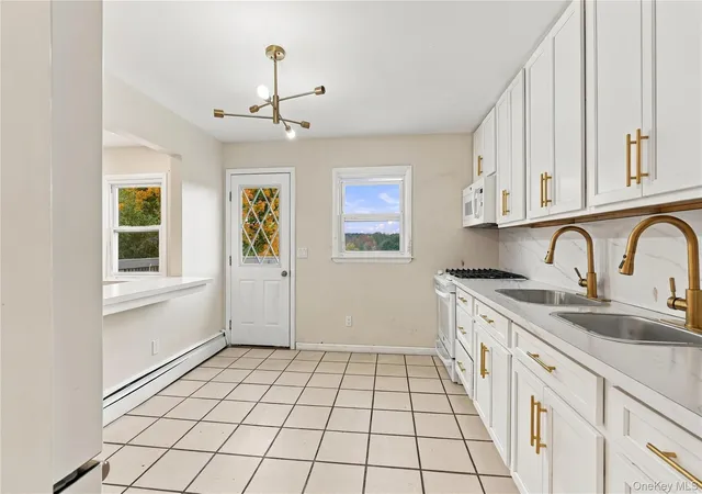 Photo 2 of Single family home for sale at 8 Sutherland Dr, Monroe, NY 10950 | MLS# 1062004 | Listing updated on 2026-10-22