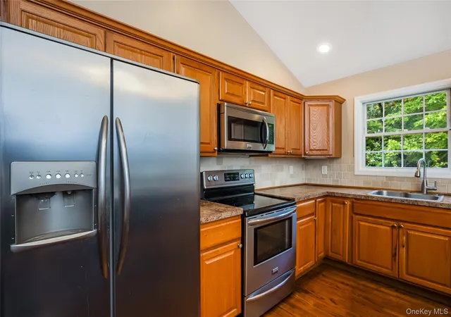 Photo 3 of Single family home for sale at 107 Sheep Pasture Rd, Brookhaven, NY 11777 | MLS# 1062007 | Listing updated on 2026-10-21