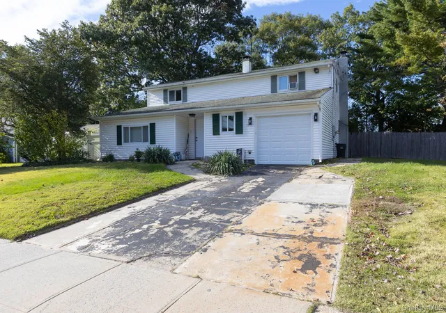 Photo 3 of Single family home for sale at 27 Monterey Ln, Brookhaven, NY 11720 | MLS# 1062040 | Listing updated on 2026-10-23