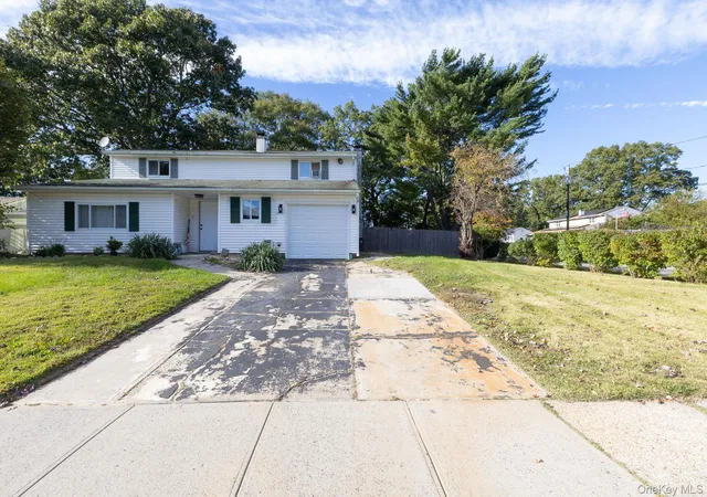 Photo 4 of Single family home for sale at 27 Monterey Ln, Brookhaven, NY 11720 | MLS# 1062040 | Listing updated on 2026-10-23