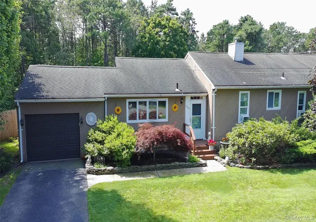 Photo 2 of Single family home for sale at 752 Mccord St #B, Southampton, NY 11978 | MLS# 1062043 | Listing updated on 2026-10-27