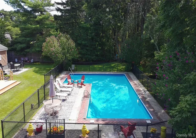 Photo 4 of Single family home for sale at 752 Mccord St #B, Southampton, NY 11978 | MLS# 1062043 | Listing updated on 2026-10-27