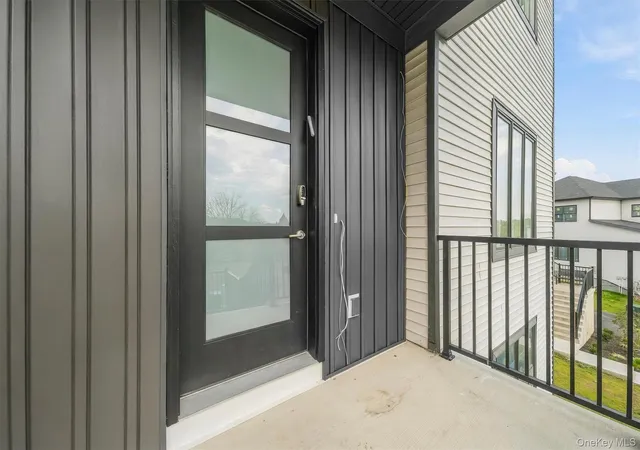 Photo 3 of Single family home for sale at 2 Periwinkle Ct, Chester Town, NY 10918 | MLS# 1062146 | Listing updated on 2026-10-18
